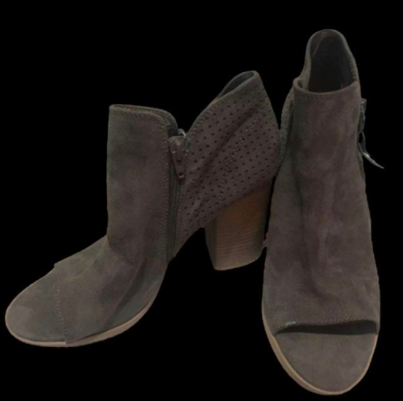 Universal Thread Peep Toe Boot - Picture 2 of 5